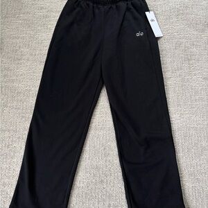 New with tags - ALO Yoga Women’s Black Elastic-Waist Track Pants